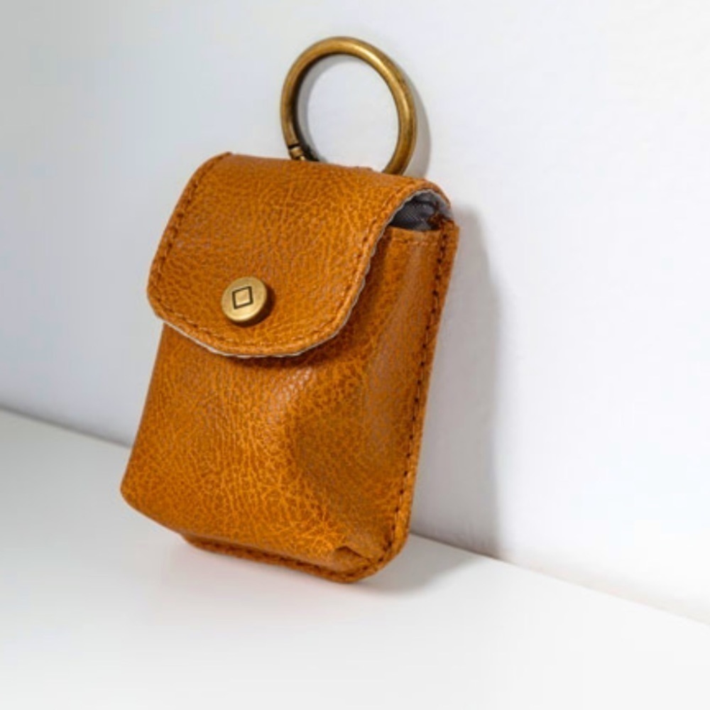 Snap To It Pouch Caramel Distressed Pebble